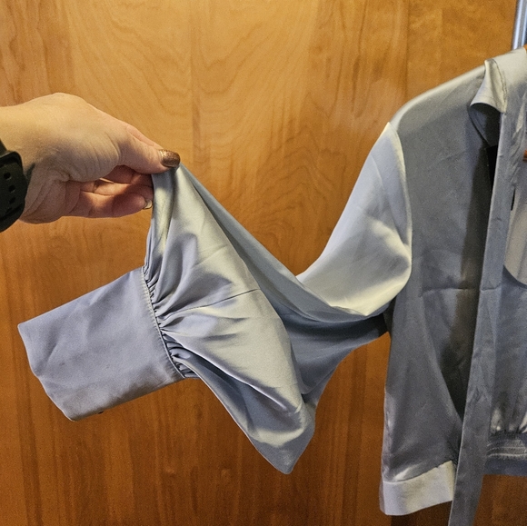 Express light sage green blouse with peephole back! - Picture 11 of 12